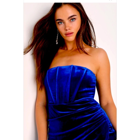 Lulus Dresses & Skirts - Royal blue velvet party dress- xs